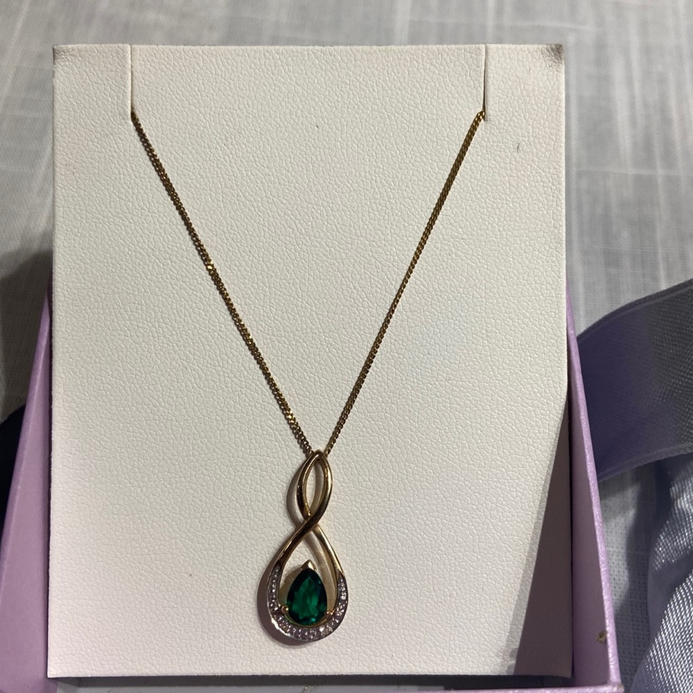 Emerald pendant 10k with sterling silver chain 925